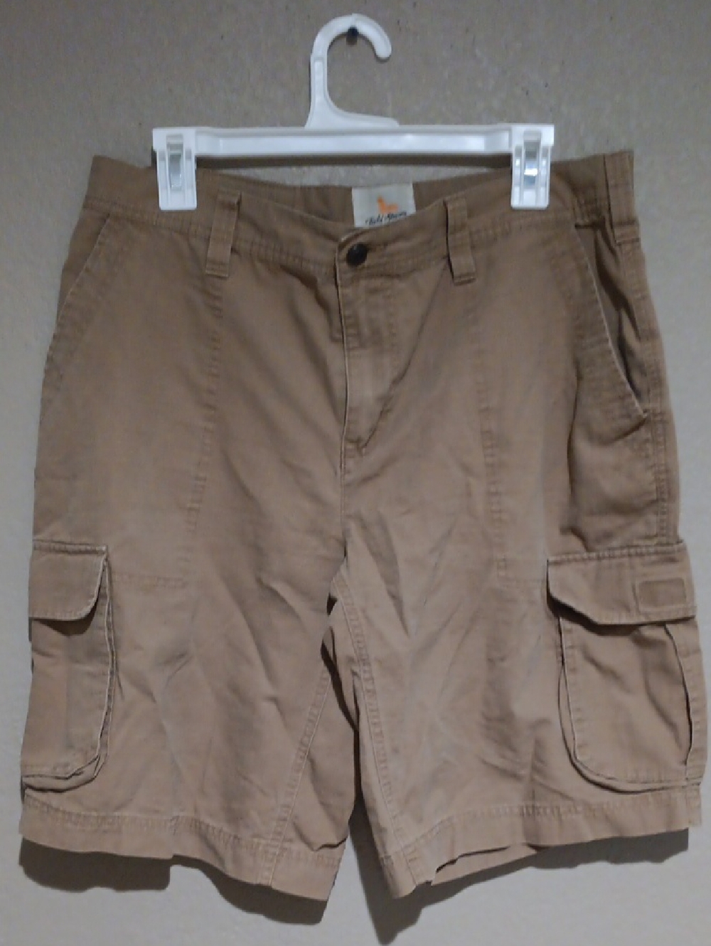 Field & Stream Tan Cargo Shorts with Multi-Pocket Design